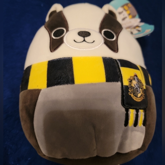Harry Potter Hufflepuff Badger Squishmallow - Picture 5 of 6